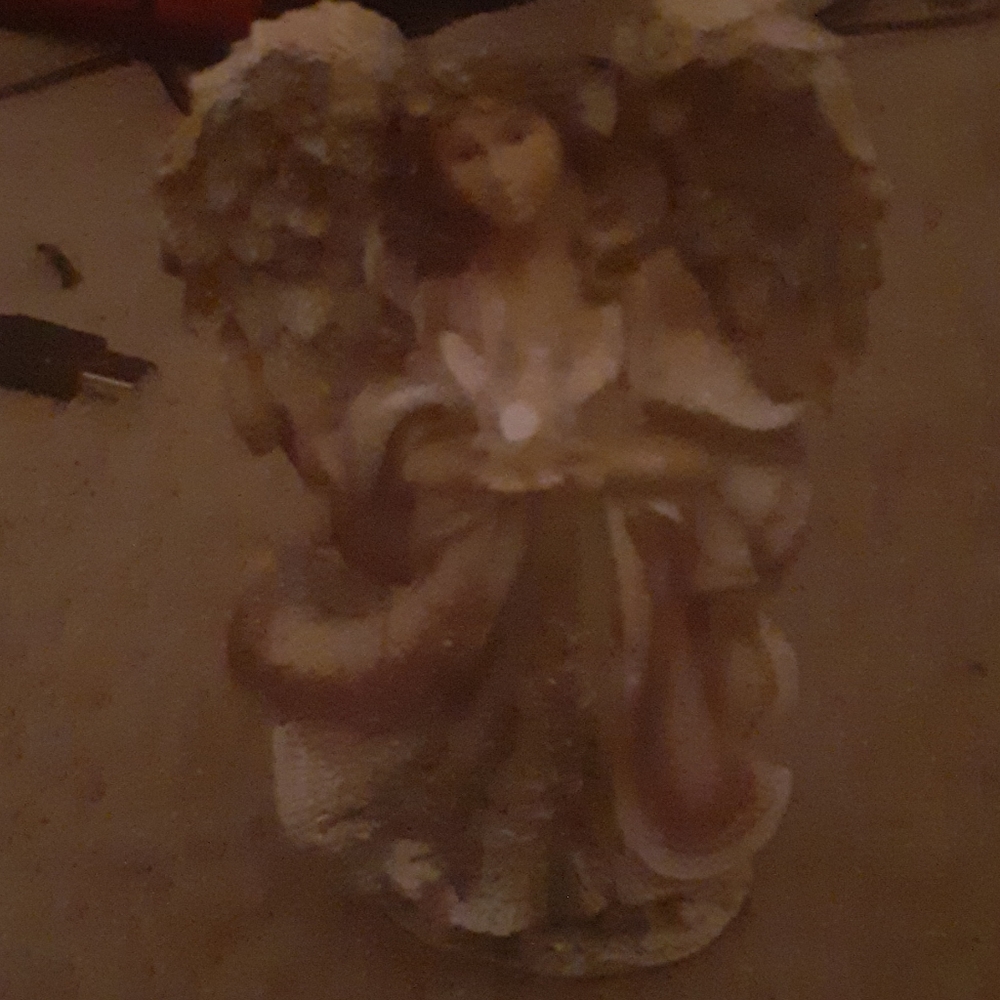 Angel figurine 7 inches tall